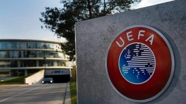 УЕФА начал расследование поведения фанатов на матче «Фенербахче» - «Динамо» (Киев)