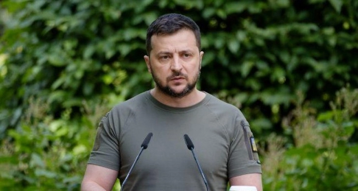 Зеленский призвал людей выезжать из Донецкой области Украины
