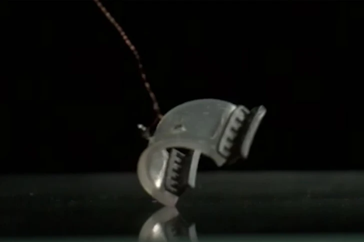 Инженеры создали крошечного робота, способного прыгать и бегать как гепард - ВИДЕО