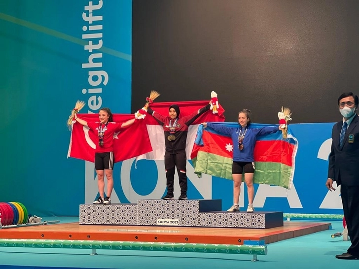 Азербайджанская тяжелоатлетка завоевала бронзовую медаль V Игр исламской солидарности - ФОТО