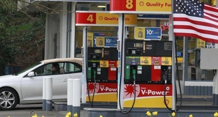 Цены на бензин в США начали падать впервые с марта
