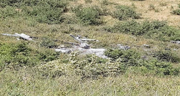 Минобороны распространило видеокадры обломков принадлежащего Армении вертолета, обнаруженного в селе Туг