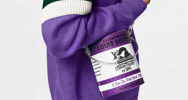Дом Louis Vuitton выпустил сумку в виде банки фиолетовой краски