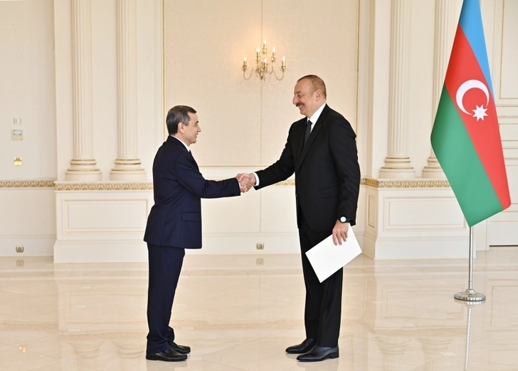 Ильхам Алиев принял верительные грамоты новоназначенного посла Туркменистана в Азербайджане - ФОТО/ОБНОВЛЕНО