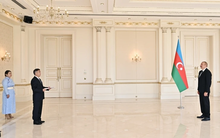 Ильхам Алиев принял верительные грамоты новоназначенного посла Монголии - ОБНОВЛЕНО - ФОТО