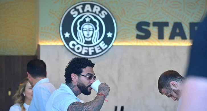 Starbucks может начать судиться с Тимати из-за логотипа кофеен - ФОТО
