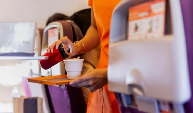 Авиакомпания «Россия» заменила продукцию Coca-Cola на напитки от «Черноголовки»