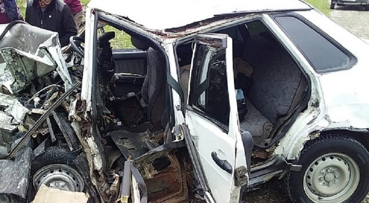 В Агджабеди грузовик столкнулся с легковым автомобилем, есть погибший