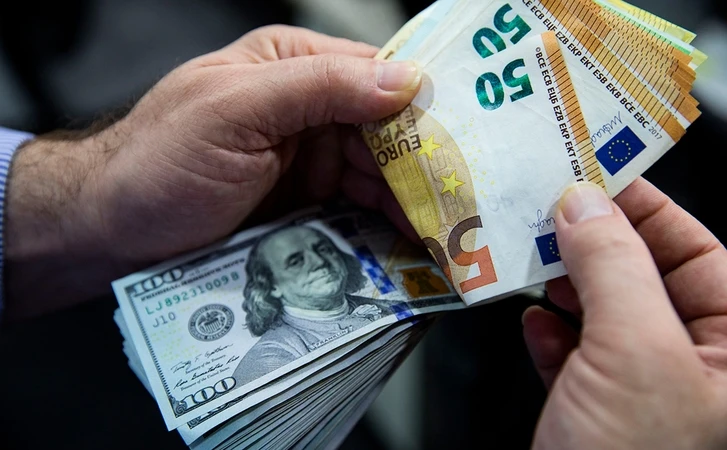 ЦБА объявил курс валют на 23 августа: евро опустился ниже доллара