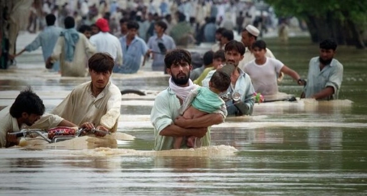 Число жертв наводнений в Пакистане продолжает расти