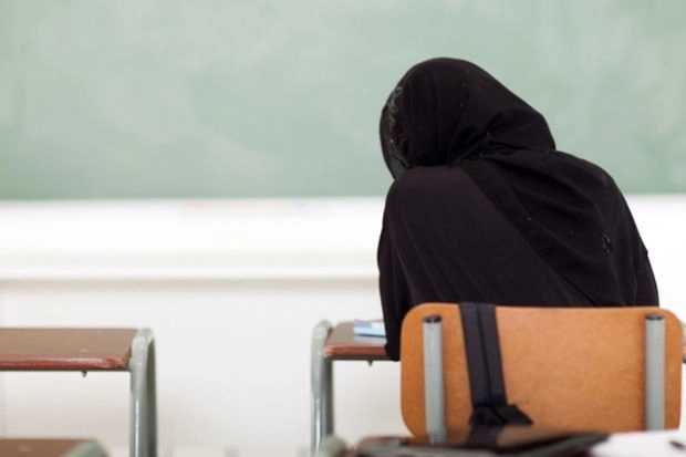 В России школьницу в хиджабе не пустили на урок - ВИДЕО