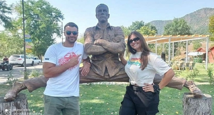 Кристофер Ван Дамм вместе с супругой-азербайджанкой посетили памятник отца в селе Вандам - ФОТО