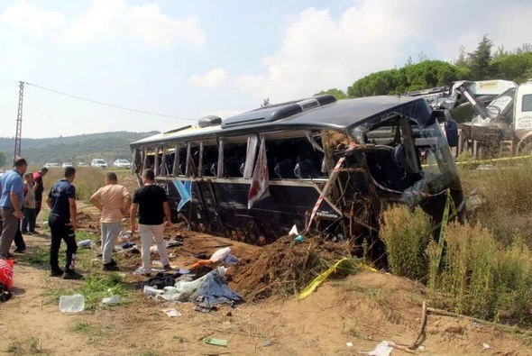 В Турции перевернулся туристический автобус: около 60 раненых - ФОТО
