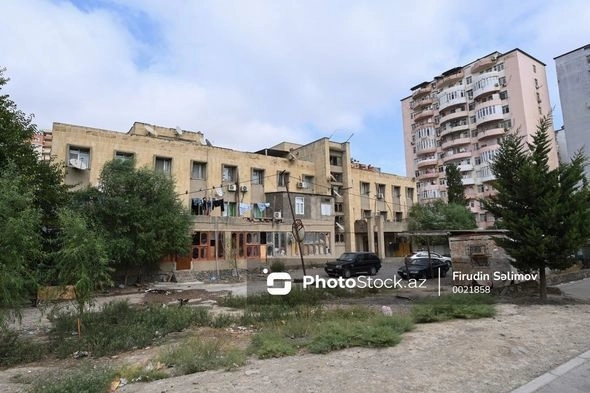 В Баку более 100 семей вынужденных переселенцев живут в аварийном здании - ФОТОРЕПОРТАЖ
