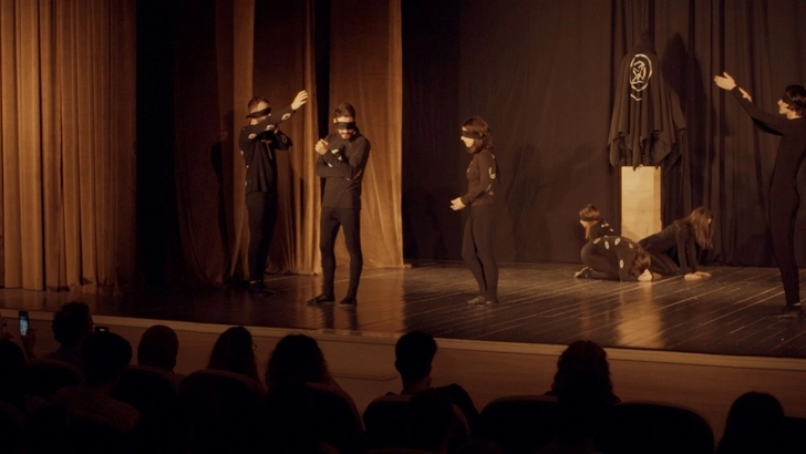 Впервые в Азербайджане представлен спектакль с закрытыми глазами - ФОТО