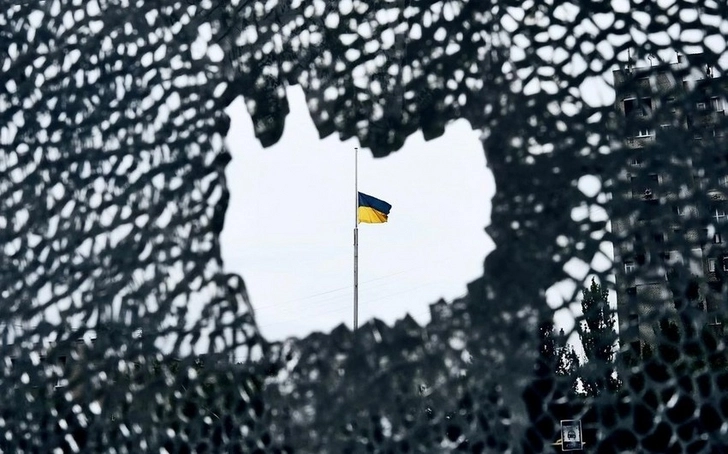 ВСУ подняли украинские флаги над горсоветом Изюма - ВИДЕО