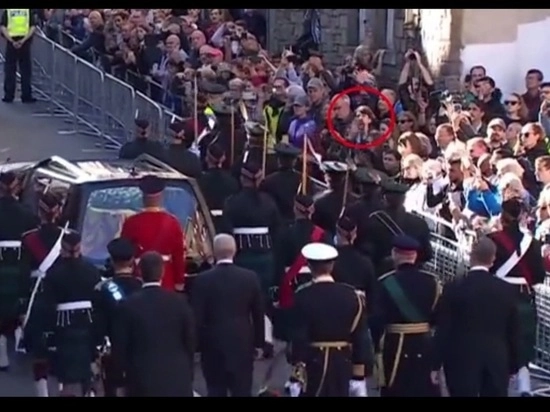Во время церемонии прощания с королевой Елизаветой II в Эдинбурге произошел инцидент - ВИДЕО