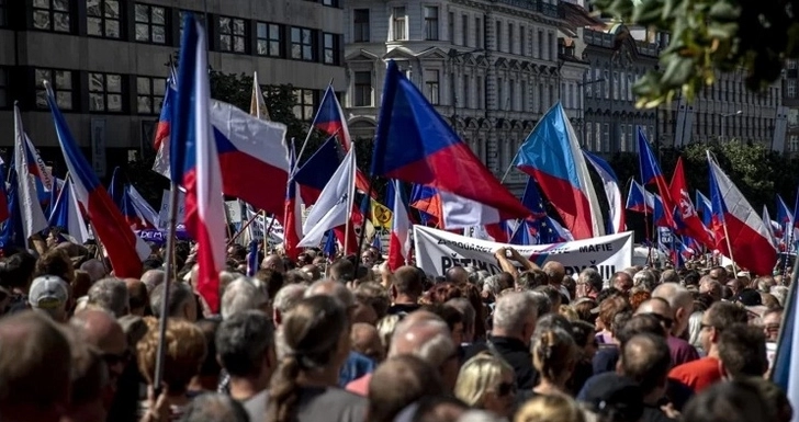 В Праге митингующие потребовали отставки правительства Чехии
