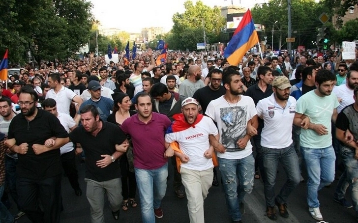 В Ереване проходит акция за выход Армении из ОДКБ - ВИДЕО