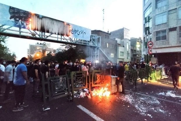 В Ширазе выступили с заявлением против репрессий, в Ардебиле спецназ применил слезоточивый газ - ВИДЕО