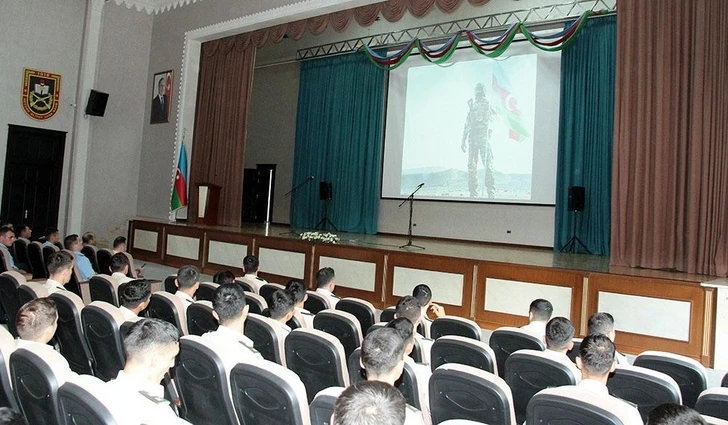 В военных учебных заведениях Минобороны Азербайджана почтена память шехидов - ФОТО