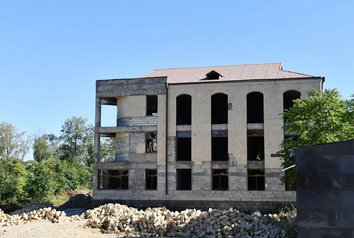 В Шуше восстанавливается административное здание жилищно-коммунальной и ремонтной службы - ФОТО