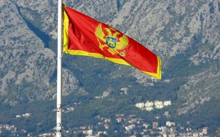 Черногория выслала почти весь дипломатический состав посольства РФ в стране