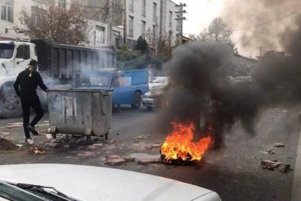 В Тегеране правительственные силы окружили студентов - ОБНОВЛЕНО/ВИДЕО