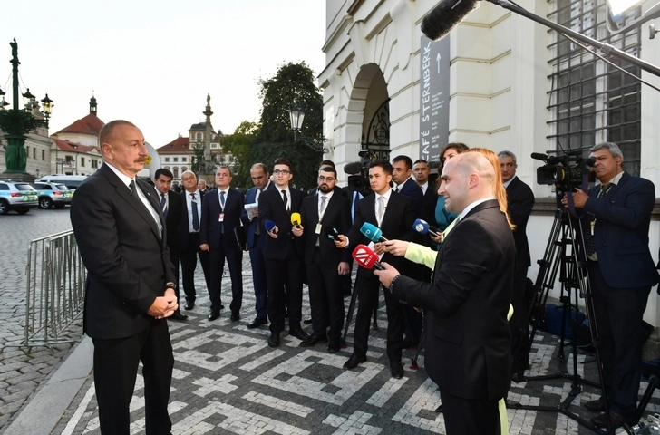 Президент Ильхам Алиев в Праге дал интервью азербайджанским телеканалам - ОБНОВЛЕНО/ФОТО/ВИДЕО