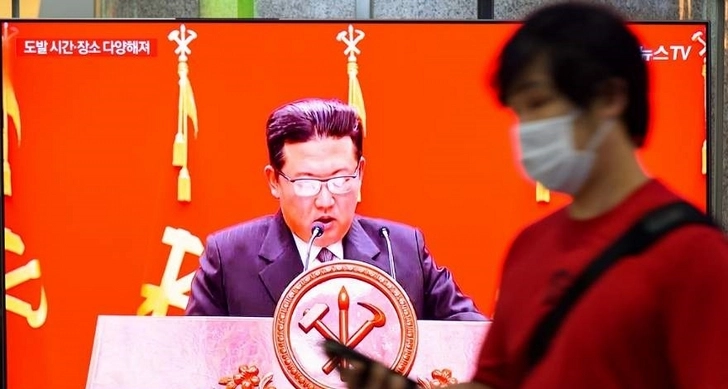 Ким Чен Ын руководил недавними учебными пусками ядерных ракет - ФОТО