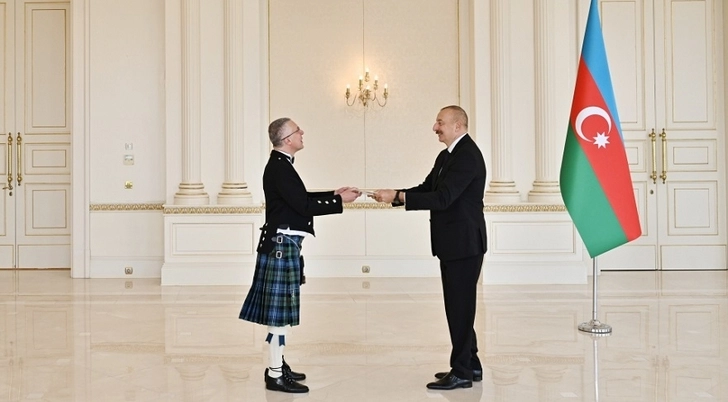 Президент принял верительные грамоты новоназначенного посла Великобритании в Азербайджане - ФОТО