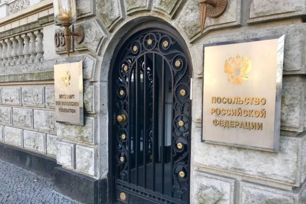 Берлинский суд разрешил выставить перед посольством РФ подбитую российскую технику - ФОТО