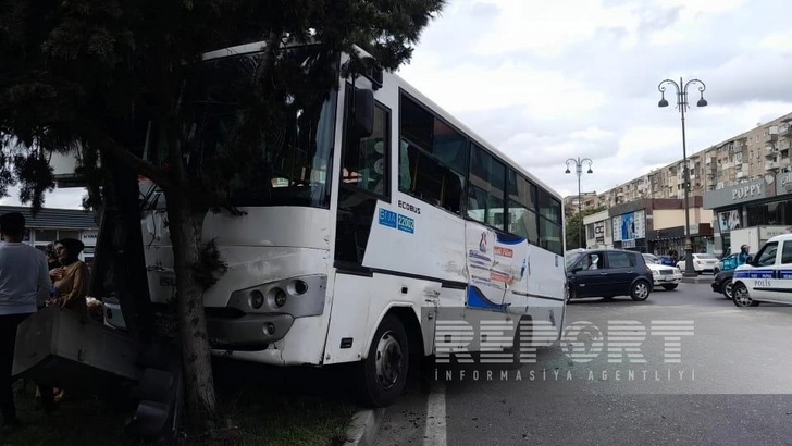 В Баку грузовик столкнулся с пассажирским автобусом, есть пострадавшие - ФОТО