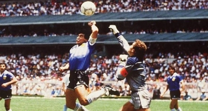 Мяч, который Марадона забил рукой в ворота Англии на ЧМ-1986, будет продан на аукционе
