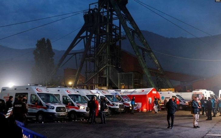 Власти Турции приостановили работу на шахте, где произошел взрыв метана