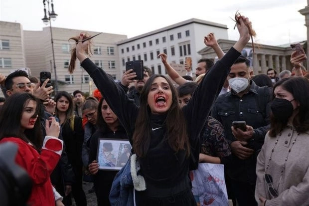 Проживающие за рубежом иранцы провели акцию против режима мулл - ВИДЕО