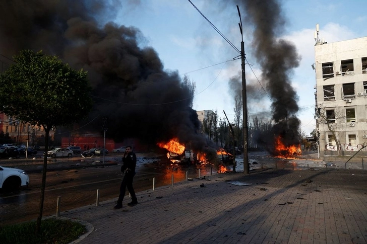 На всей территории Украины объявлен сигнал воздушной тревоги: нанесен удар по Киеву