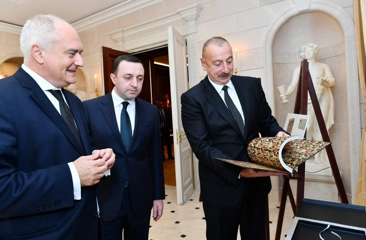 Ильхам Алиев и Ираклий Гарибашвили ознакомились с выставкой «Наследие Карабахского ханства» - ФОТО