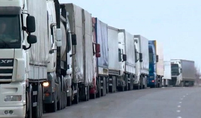 На границе Азербайджана с Россией наблюдается скопление грузовых автомобилей