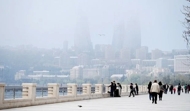 Баку окутал пыльный туман – ОБНОВЛЕНО