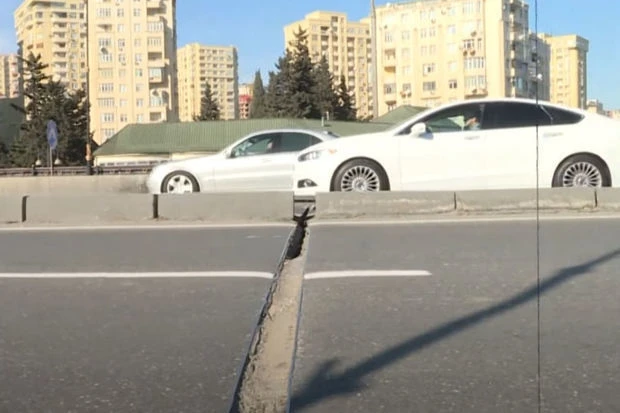 Состояние моста в Баку беспокоит водителей - ВИДЕО
