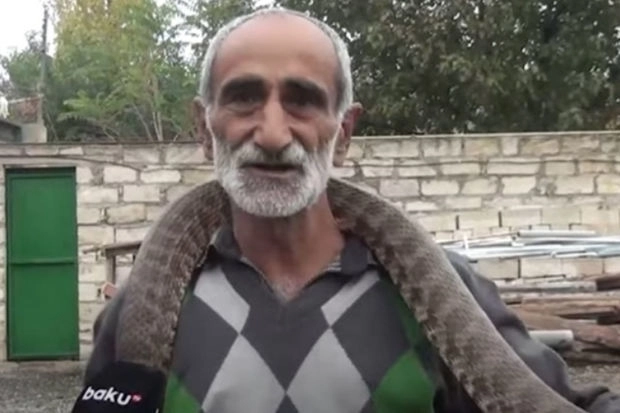 Миргасан Абдуев и его любимые змеи - ВИДЕО