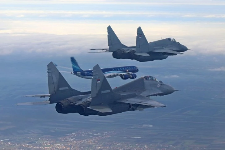 Сербия в знак уважения к Президенту Азербайджана подняла в небо боевые самолеты - ФОТО
