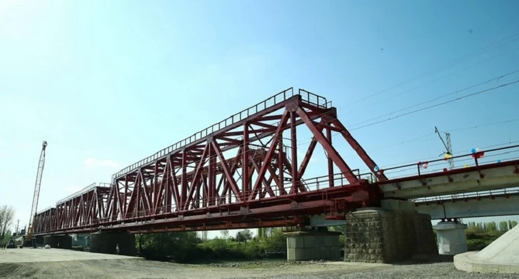 В Азербайджане построят крупнейший в стране ж/д мост