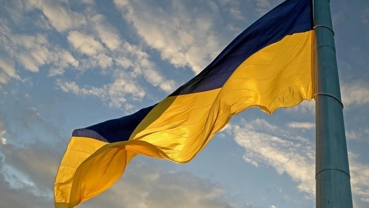На улицах российского города Тверь появилась военная техника с украинскими флагами – ВИДЕО