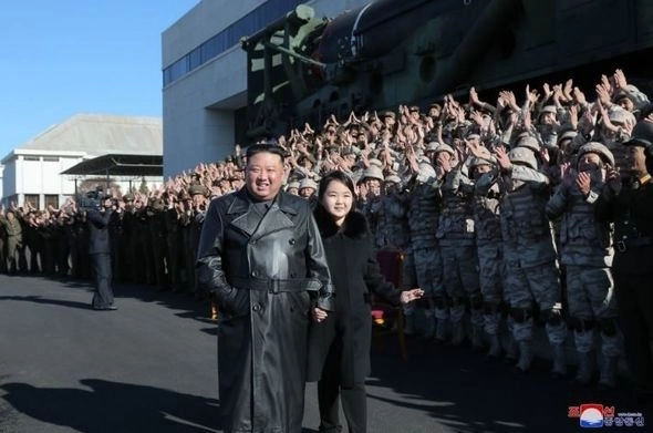 Лидер Северной Кореи появился на людях с дочерью - ФОТО