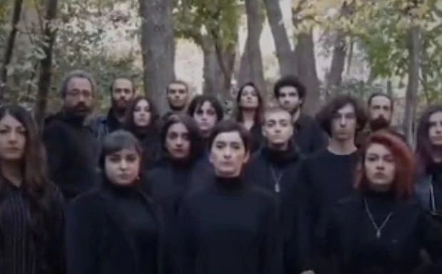 В Иране сотрудницы театра отказались носить хиджаб - ВИДЕО