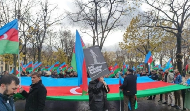 Азербайджанцы после акции протеста в Париже приняли обращение к Нацассамблее - ОБНОВЛЕНО/ФОТО