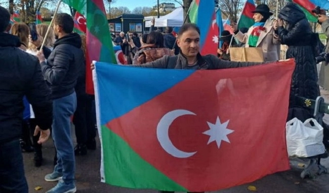 К акции перед французским парламентом подключились активисты из Южного Азербайджана - ВИДЕО