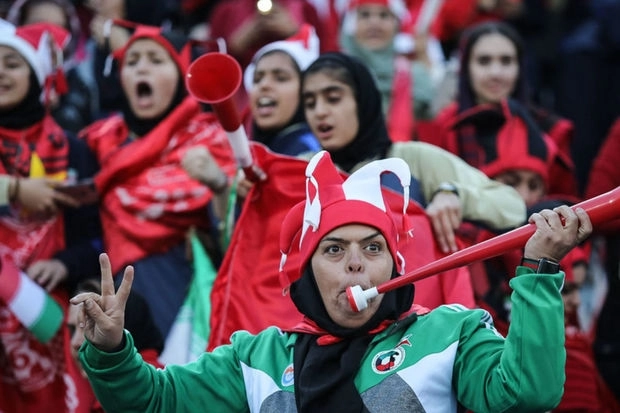 Иранские болельщики освистали игроков сборной, исполнивших гимн перед матчем с США на ЧМ-2022 – ВИДЕО